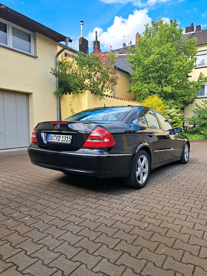 Mercedes E320 W211  Benzin in Duisburg