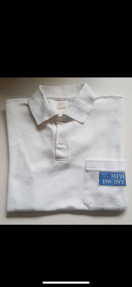 Polo-Shirt weiß Gr. 146/152 mit Sticker blau in Bergisch Gladbach