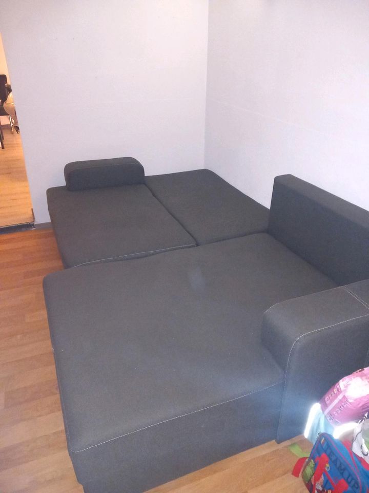 Neuwertige Couch mit schlaf-funktion in Karlsruhe