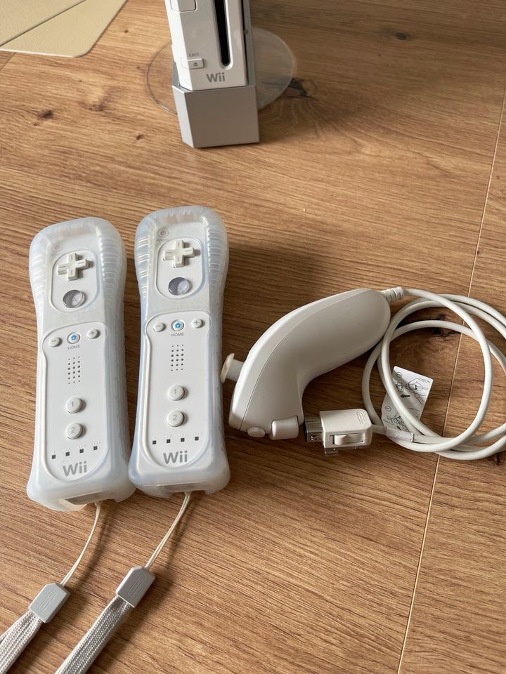 Nintendo WII mit Zubehör in Bornheim