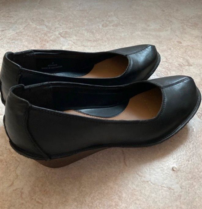 Clarks Schuhe Pumps Leder schwarz Neu in Berlin