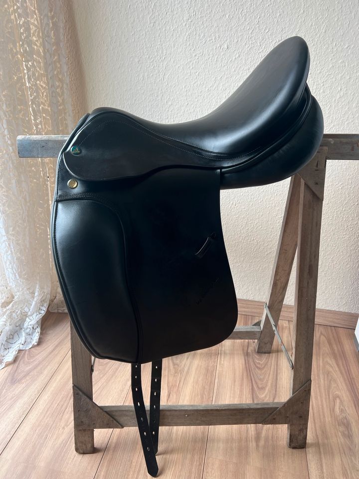 Prestige Top Dressage KK aus 2021 18/34 Dressursattel in Potsdam