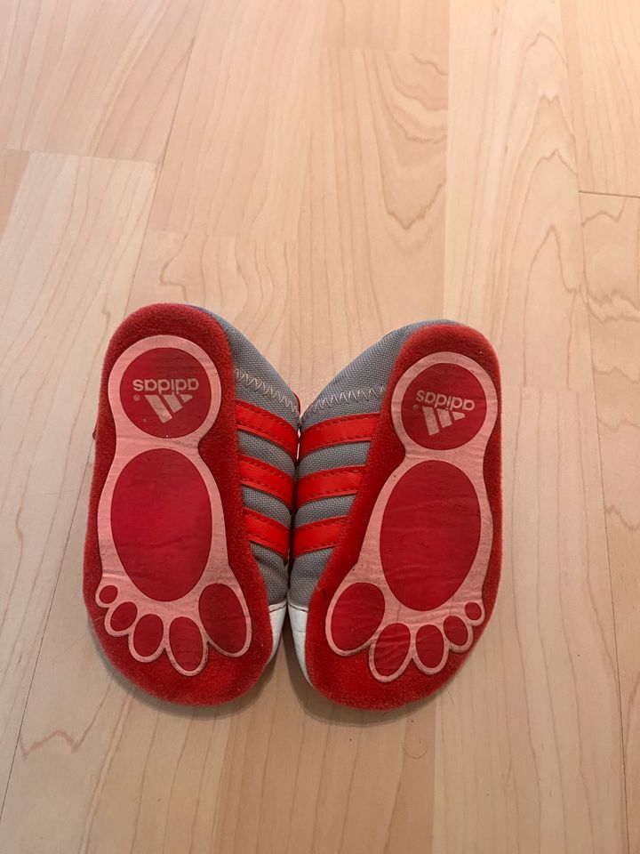 Adidas Barfuß Babyschuhe 19 in Schenefeld