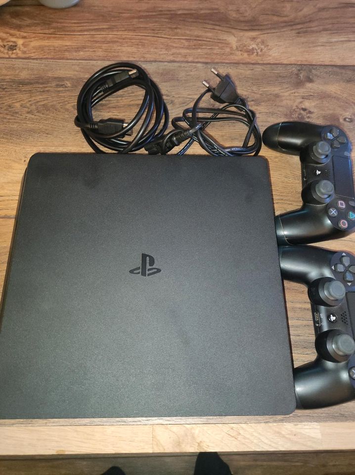 PLAYSTATION 4 SEHR GUTER ZUSTAND 1TB in Winnweiler