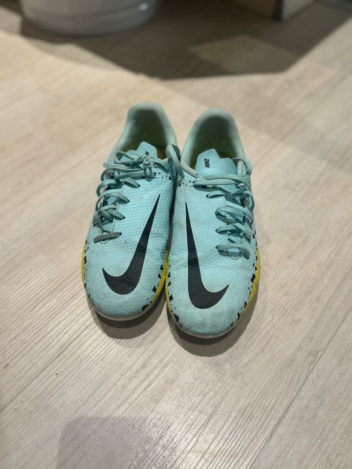 Nike Phantom Fußballschuhe Größe 38,5 in Lübeck