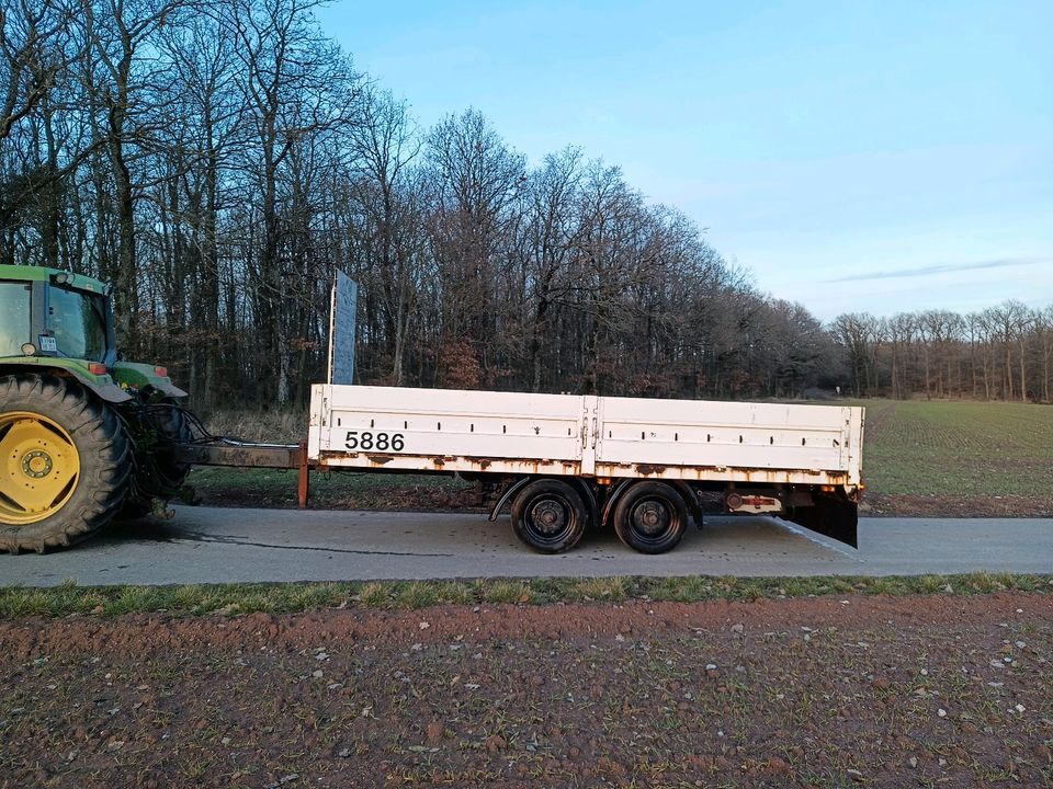 Tieflader Ballenwagen Plattformhänger LKW Tandem Anhänger in Staudernheim