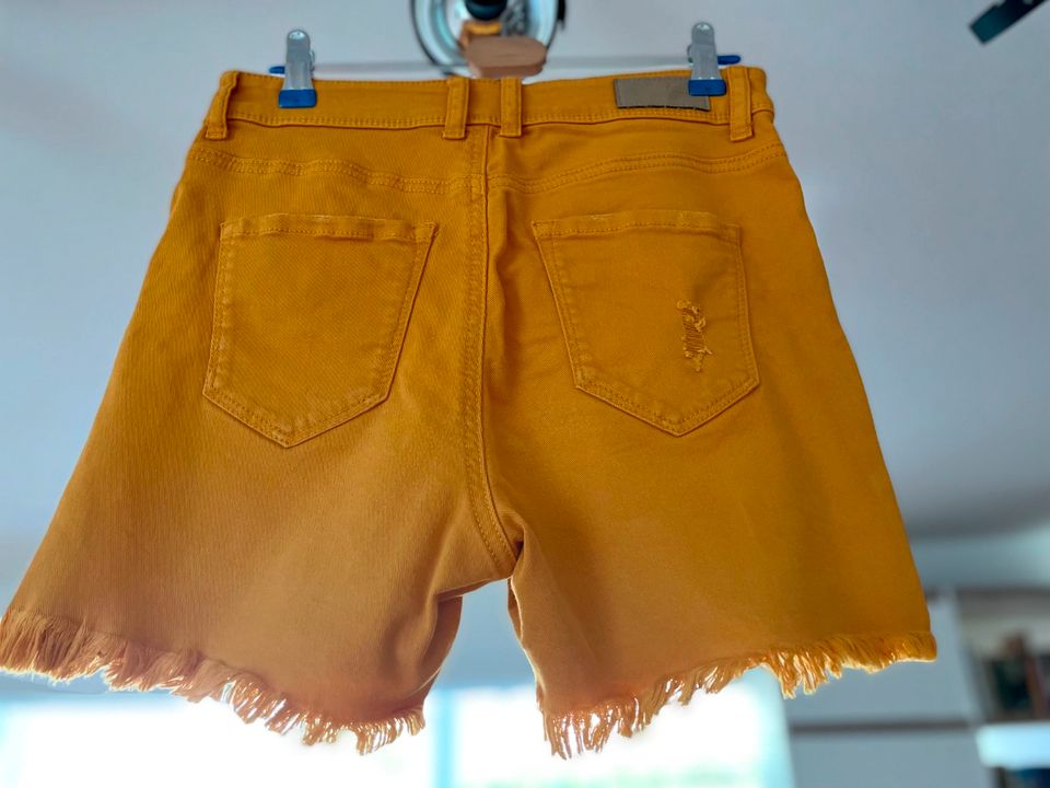 Bermuda Shorts Kurze Jeans Hose Gr. 36 /  S senf aus Baumwolle in Stuttgart