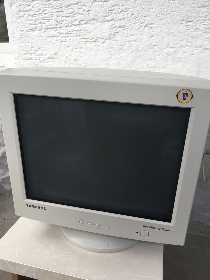 Samsung PC Monitor SynkMaster von 2002 in Nalbach