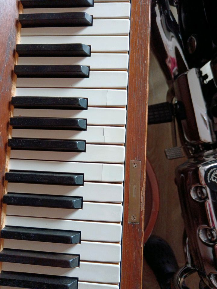 ‼️ Klavier Festing mit Klavierhocker und Klavierlampe ‼️ in Holtland