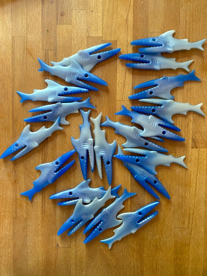 20 Stk. Sharky KOZIOL Wäscheklammern blau Haifische in Berlin