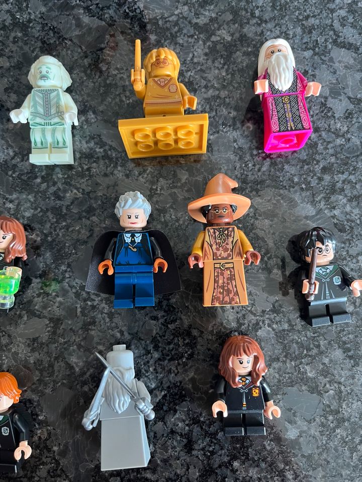 Lego Harry Potter Figuren aus verschiedenen Sets in Zierenberg