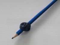 Ergonomischer Stiftehalter Schreibhilfe aus Gummi Farbe blau Baden-Württemberg - Laupheim Vorschau