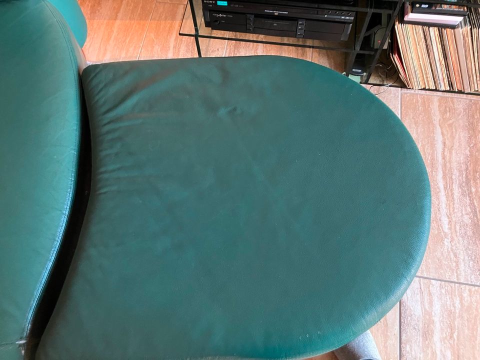Formschönes Designersofa mit Hocker aus Leder von RAHAUS in Grünheide (Mark)