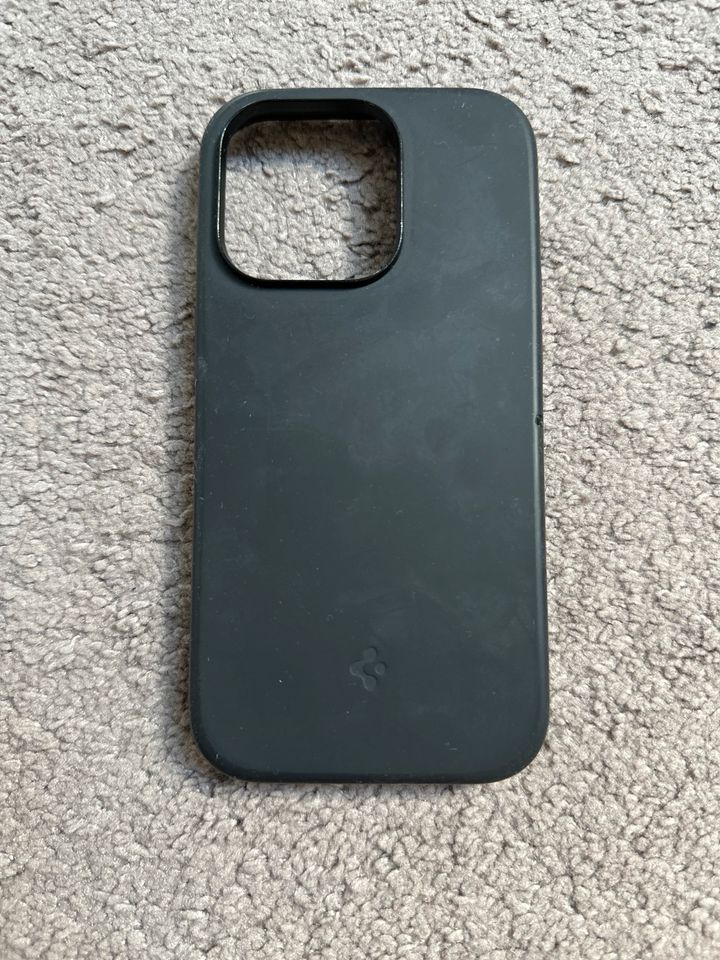 Spigen IPhone 14 Pro Magfit Hülle in Köln