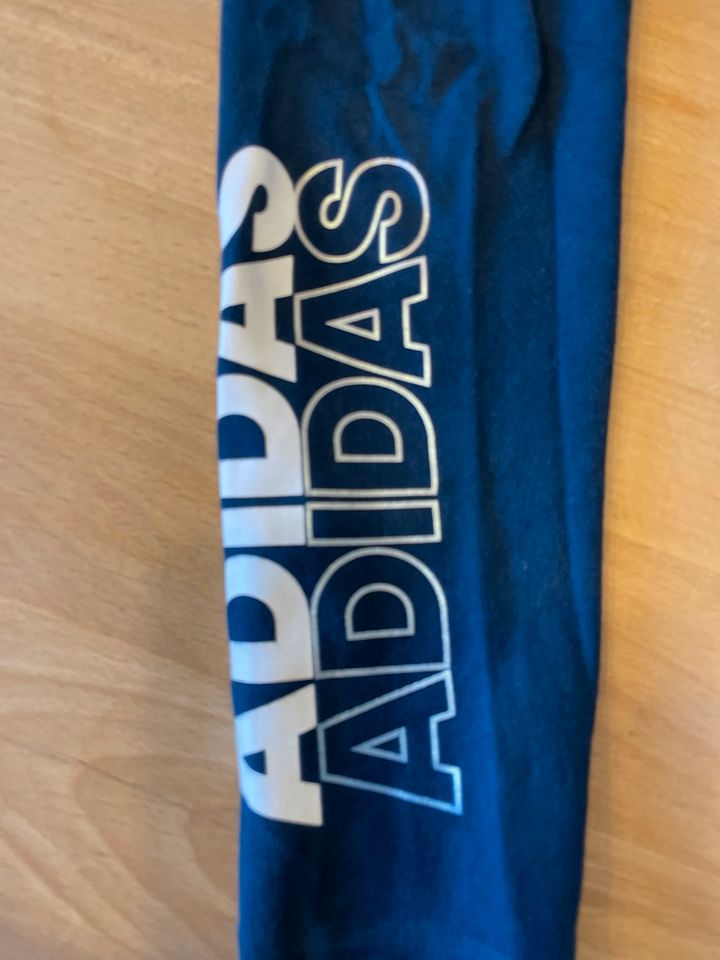 Adidas Set 128 Sweatshirt und Leggings in Isernhagen