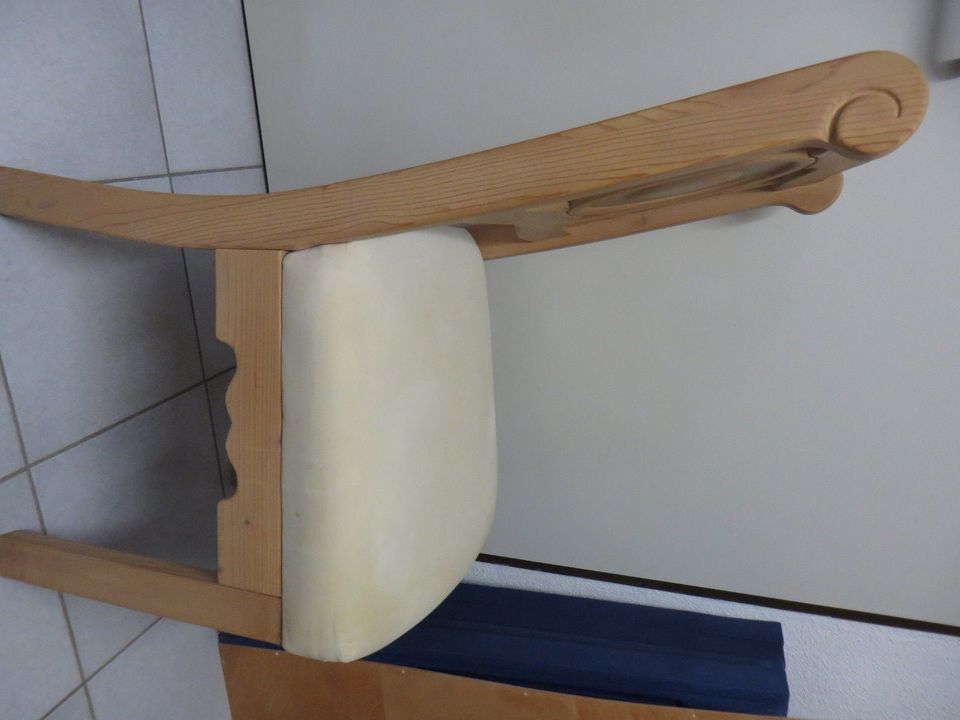 2 Voglauer Stühle, Sitz gepolstert mit Holzlehne in Geislingen