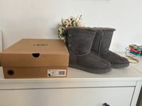 Ugg Bailey Bow grau neu Größe 37 Hessen - Fürth Vorschau