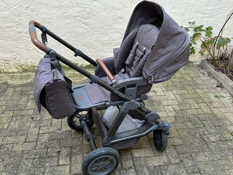 ABC Kinderwagen mit Zubehör in Offenburg