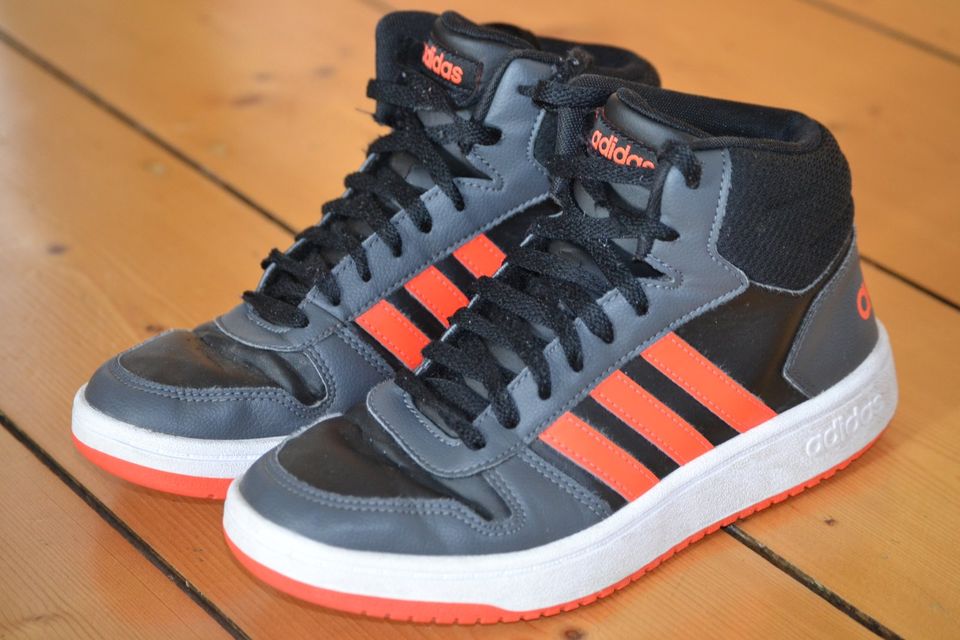 Schuhe Adidas 38 Sneaker UK 5 schwarz rot Unisex in Dresden