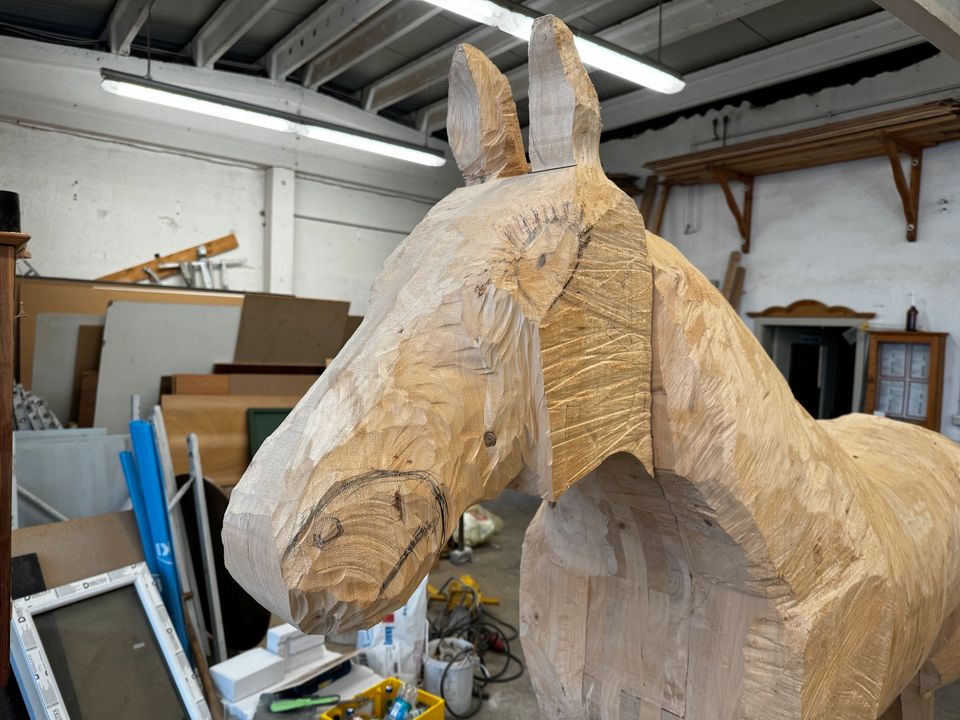 Holzfigur Lebengröße Holzpferd in Hagenow