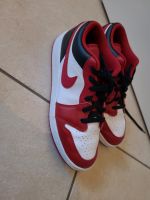 Nike Air Jordan 1 Low Bulls Schuhe Gr. 39 (US 6,5) Nordrhein-Westfalen - Bedburg Vorschau