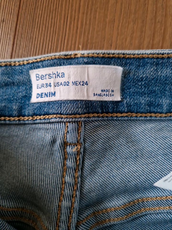 Jeans Gr. 34 Bershka in Türkheim