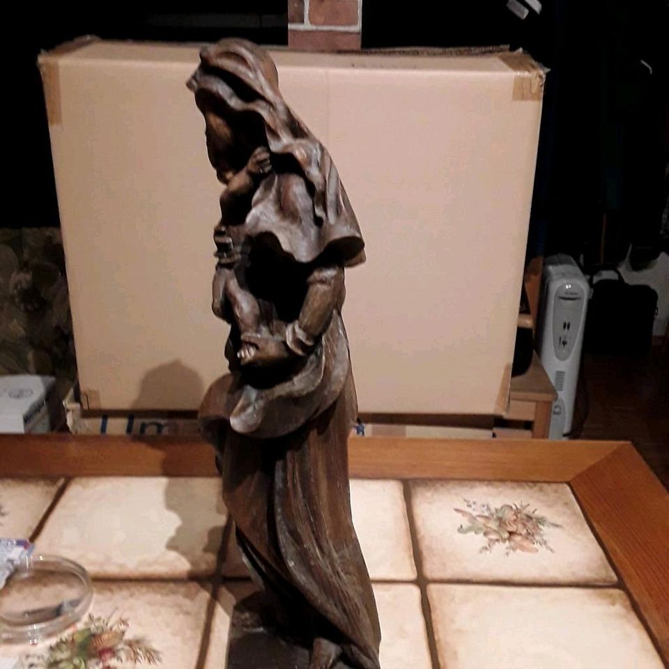 Holzfigur heilige Maria mit Jesuskind in Höslwang