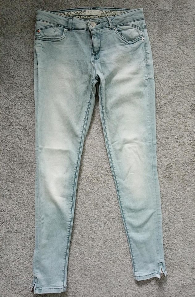 Jeans Hose blau hellblau Promod Größe 36 in Aachen