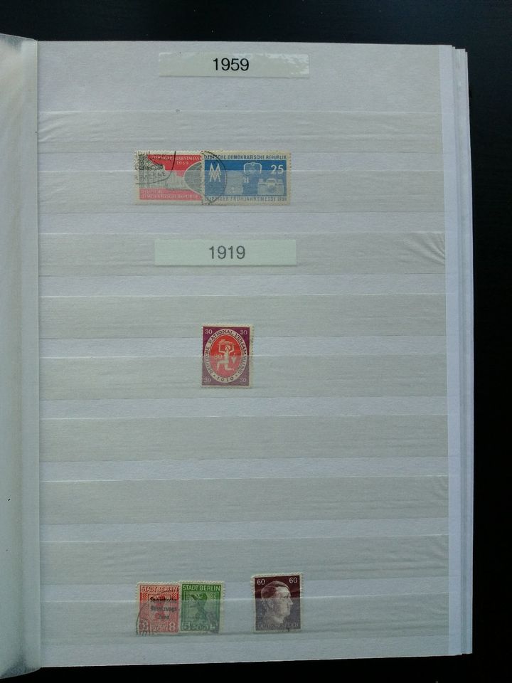 Briefmarkenalbum mit deutschen Briefmarken/ Deutschland in Lenzkirch