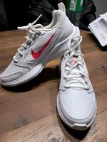 Nike Sneaker Größe 39 neu Saarland - St. Ingbert Vorschau