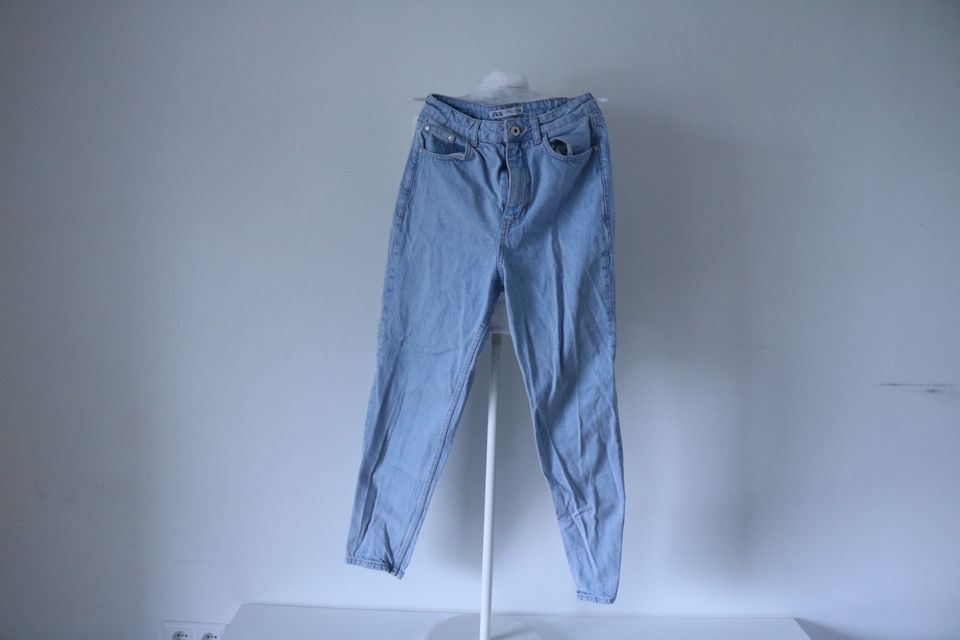 Jeanshose Gr. 38 von Zara hellblau in Beilstein