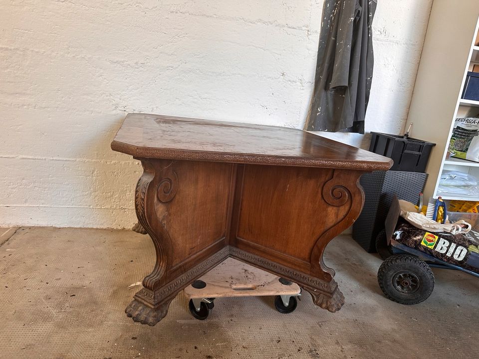Tisch antik in Maikammer