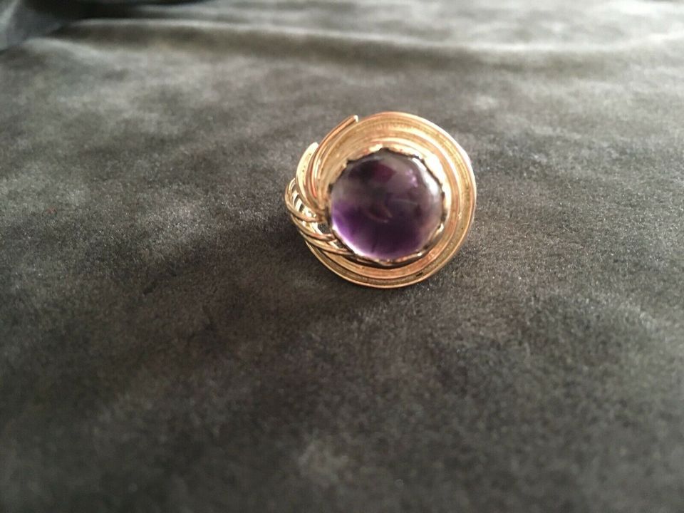 RING, AMETHYST-CABOCHON, 333|- GELBGOLD, DAMEN, GESCHENK in Denkte