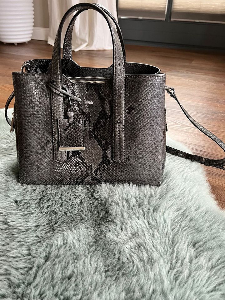 Hugo Boss Handtasche Taylor SM Tote in Schleswig-Holstein - Pansdorf | eBay  Kleinanzeigen ist jetzt Kleinanzeigen