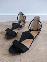 NEU & UNBENUTZT Keilsandaletten / Sandalen schwarz Niedersachsen - Adelheidsdorf Vorschau