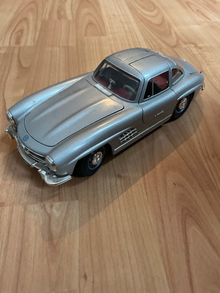 bburago Mercedes 300SL 1954  1/18 in Gernsbach