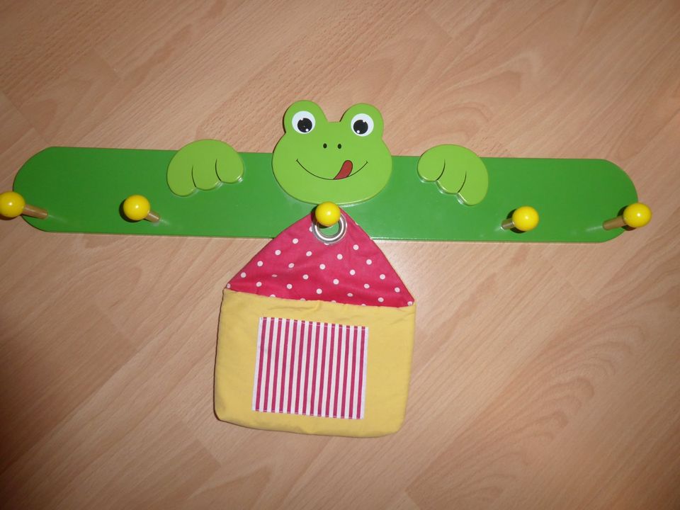 Kindergarderobe/Kindergaderobe/Garderobe/Frosch/Mädchen in Frechen