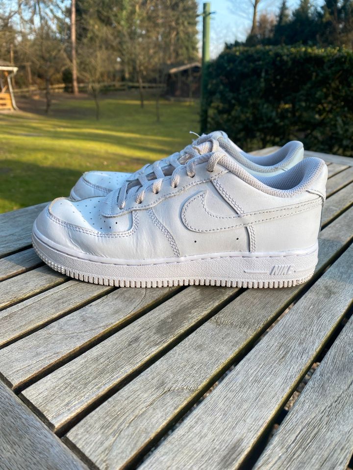 Nike force 1 weiß sneaker Größe 35 wie neu in Neu Wulmstorf