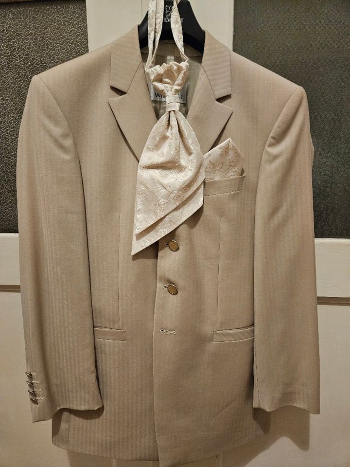 Hochzeits-Anzug Wilvorst, creme / beige, dreiteilig, Gr. 44 in Meckenheim