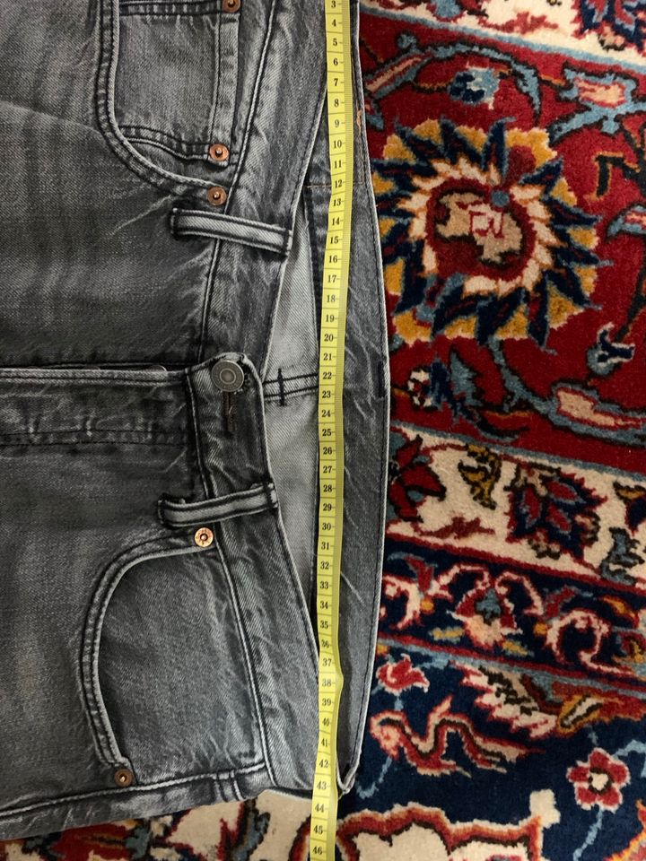 Levis jeans grau 501 in Walldürn