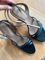 NEU BOSS Pumps/High Heels offen ungetragen Gr. 37 schwarz Stuttgart - Stuttgart-West Vorschau