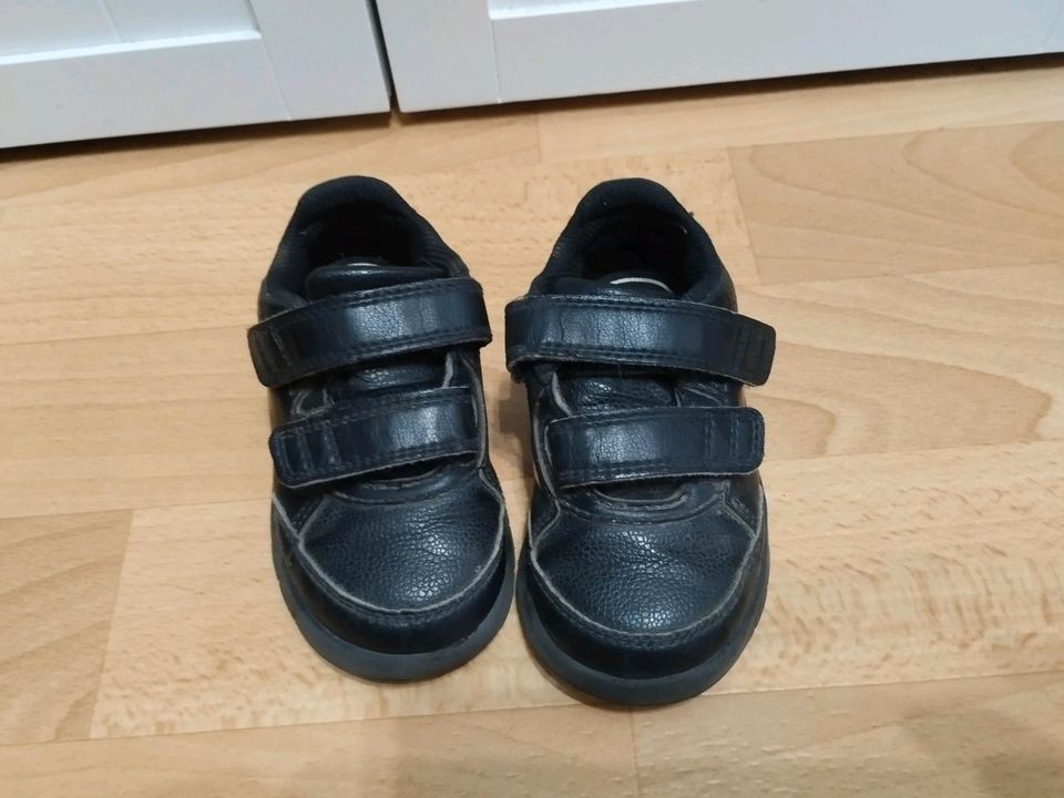 Konvolut 8 Paar Turnschuhe Adidas Nike Gummistiefel Junge 23 24 2 in Leipzig