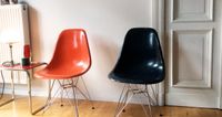 2 x Eames Fiberglas Side Chair. Navy & Orange. Vitra. Berlin - Mitte Vorschau
