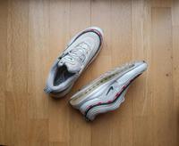 Nike Air 15€ UNDEFEATED weiß rot grün US 7 UK 4,5 Bayern - Tutzing Vorschau