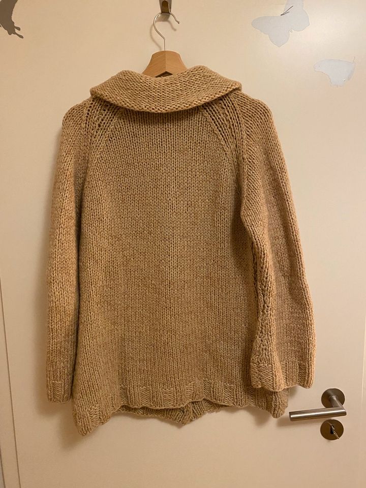 Wolljacke, Strickjacke, Wollpullover, mit Perlmuttknöpfen in Denzlingen