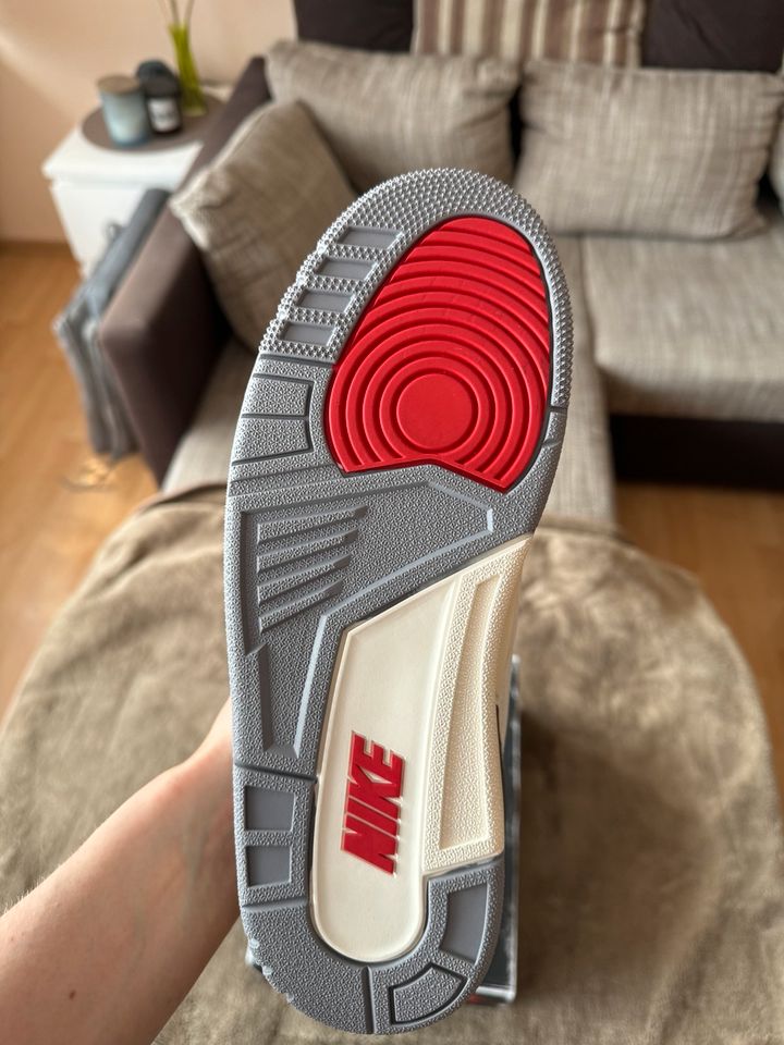 Nike Air Jordan 3 White Cement (reimagined) Gr. 42 in Köln