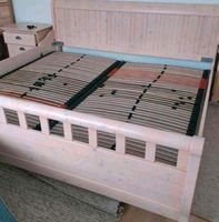 Holz Bett 200x200 cm massiv mit 2 Lattenrost Nordrhein-Westfalen - Gütersloh Vorschau