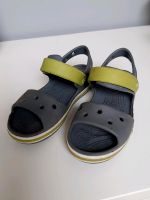 Graue Crocs Sandalen in Gr. C13 (30-31) Nordrhein-Westfalen - Leverkusen Vorschau