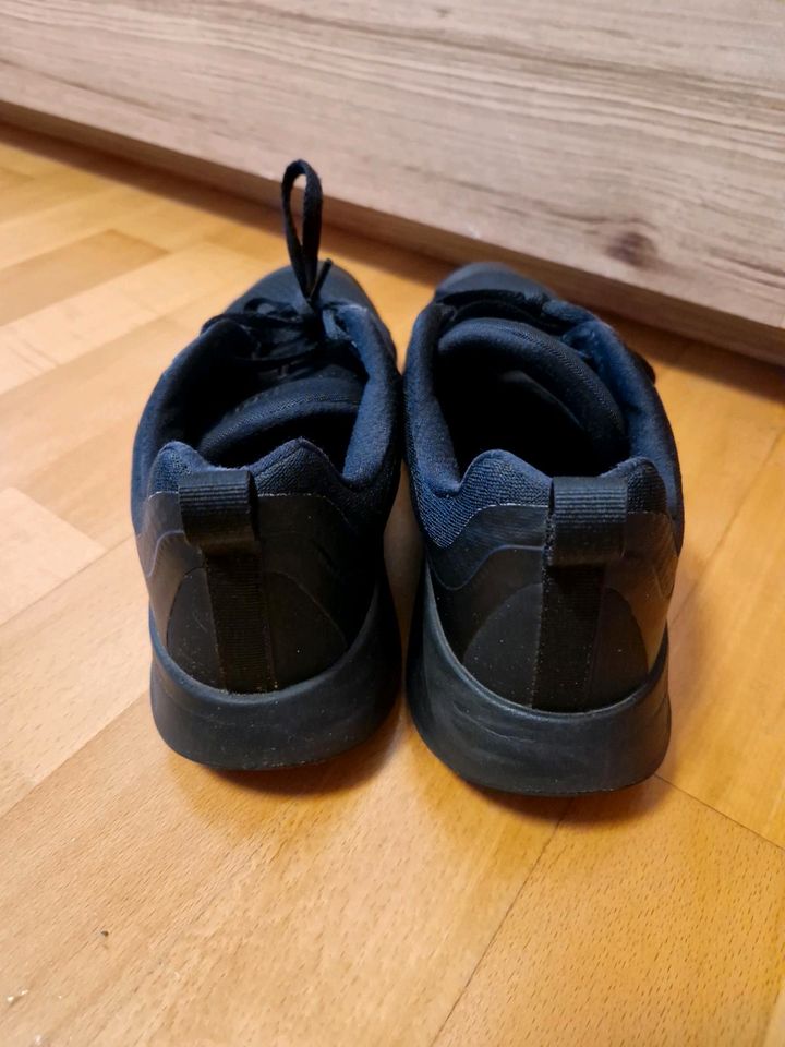 Nike Turnschuh 42 in Zirndorf