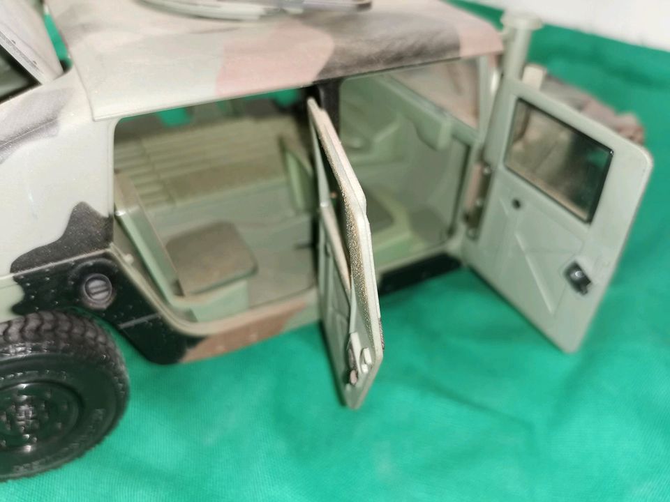 Exoto ThunderTrack Am General Humvee Camouflage 1:18 in Leegebruch